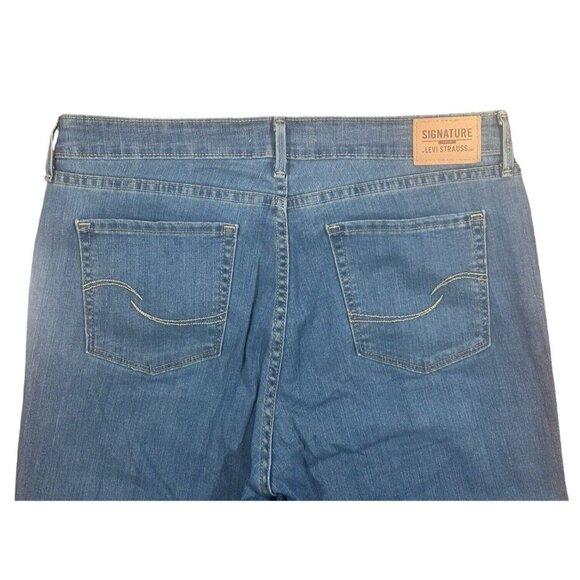 Signature by Levi Strauss Women's Mid-Rise Slim Fit Capris Blue Ice - Size 12 - Picture 6 of 12